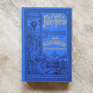 Gepersonaliseerd-notitieboek-recover-notitieboek-jules-verne-blauw-mijlen-zee-voorkant-undercover-notebooks