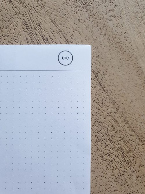 gepersonaliseerd-notitieboek-navulbaar-button-bloc-navulling-papier-dotted-close-up-undercover-notebooks